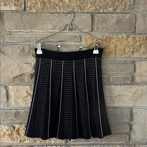 J. McLaughlin Black & White A-Line Sweater Skirt with Geometric Details Large